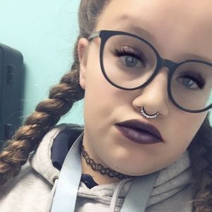 Meet your Posher, Leila